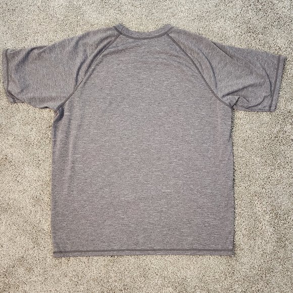 LIKE NEW - Grey Men's Nike Dri-fit UPF 40 T-shirt - Size XL - Picture 3 of 7